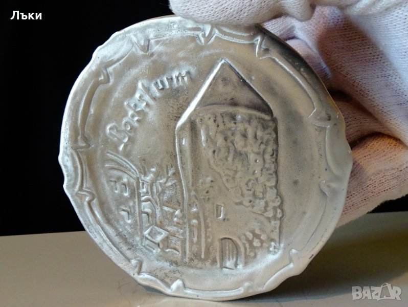 Чиния от калай,релефно изображение на Наблюдателна кула. , снимка 1