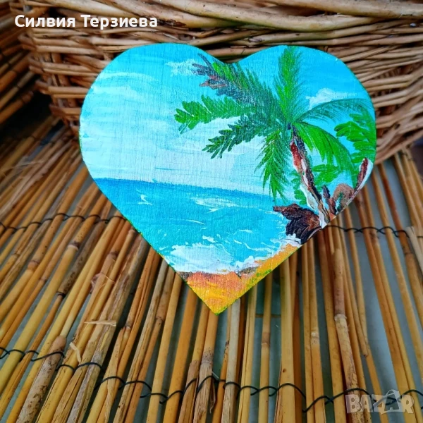 Уникална дървена кутия с форма на сърце и вътрешна декорация , снимка 1