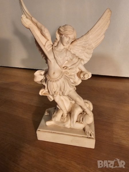 Старинна италианска скулптура Фаро  Архангел Михаил с копие и огнен меч, с които пронизва Дявола - п, снимка 1