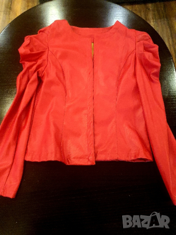 червено късо яке