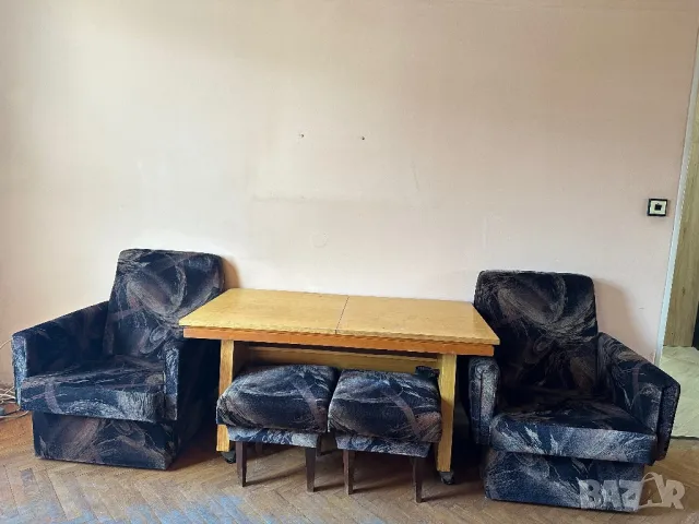 Холна маса, фотьойли и табуретки