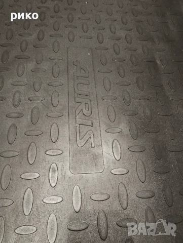 Оригинална гумена стелка Тойота Аурис 