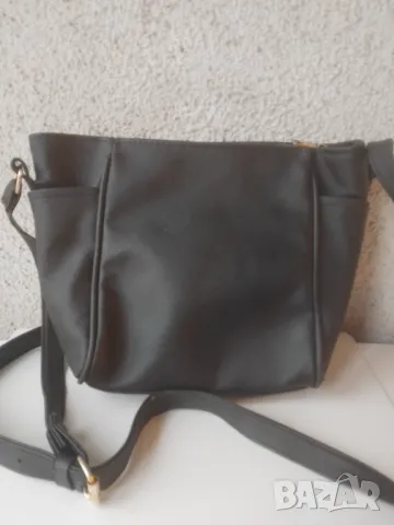 Дамска черна чанта класически модел, снимка 2 - Чанти - 48999672