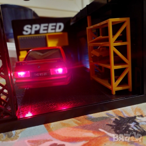 1/24 BMW e30 с 3 момичета 2 бутилки балантайс и сервиз , снимка 3 - Колекции - 51884182