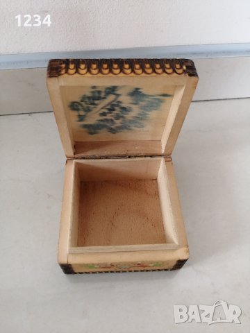 Дървена кутия 9.5 х 9.5 h 4.5 см. , снимка 4 - Други стоки за дома - 40625360