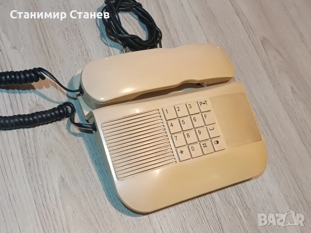 Стар телефон с копчета