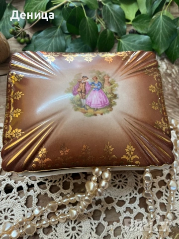 Schwarzenhammer 1946-1949 Страхотен преливащ цвят на млечен шоколад, романтична двойка и позлата  , снимка 2 - Други - 53265721