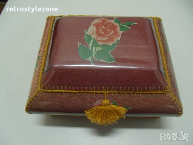 № 3425 стара кутия   - размери 18 / 15,5 / 10 см 