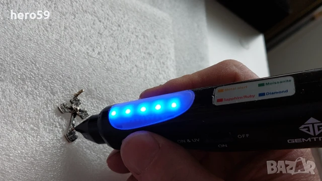 Стар златен 18к кръст с инкрустирани натурални диаманти и сапфир-диамант,злато, снимка 7 - Колиета, медальони, синджири - 51201975