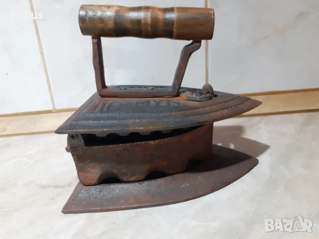 Жестока стара голяма желязна ютия на жар, снимка 2 - Антикварни и старинни предмети - 50978810