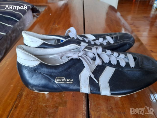 Стари футболни обувки,бутонки Стадион Габрово #2, снимка 2 - Други ценни предмети - 43764450