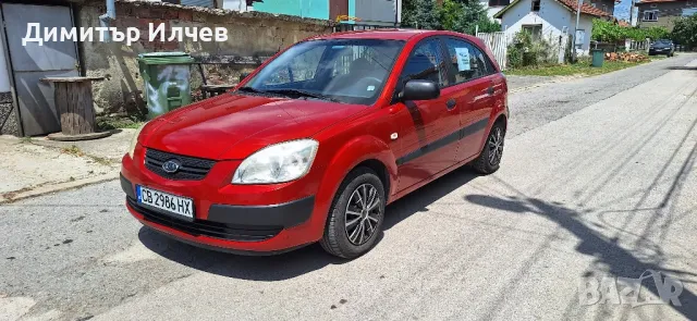 Kia Rio 1.4 v16, снимка 4 - Автомобили и джипове - 47392000