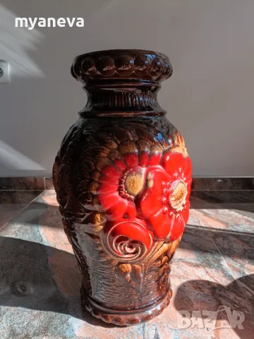 Немска керамична ваза с цветя. Артистична декорация за дома. , снимка 3 - Декорация за дома - 49393800