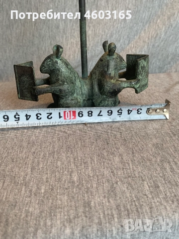  бронзов свещник, изобразяващ две мишки, които четат книги. , снимка 5 - Антикварни и старинни предмети - 52595152