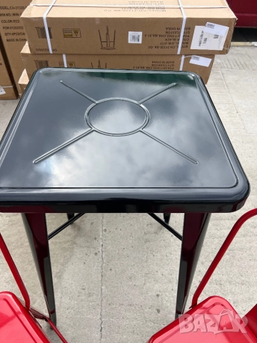 Висока метална маса за открито и закрито