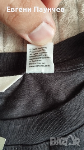 Нова H&M x Ramones дамска тениска размер band tee grunge M(Умалена), снимка 4 - Тениски - 51514896