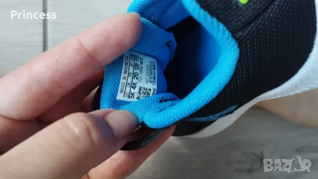 Детски маратонки Adidas 20 номер, снимка 5 - Детски маратонки - 48234470