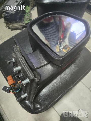 дясно огледало Citroen Berlingo 2008-2015, Peugeot Partner 2008-2021, снимка 2 - Части - 52468186