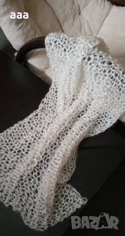 Ръчно изплетен шал с фина вълна в бяло, снимка 1 - Шалове - 43682667