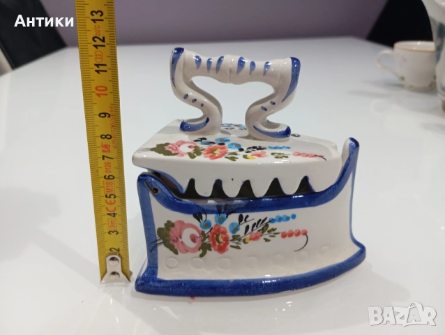 Стара порцеланова ютия маркирана , снимка 3 - Декорация за дома - 52553876