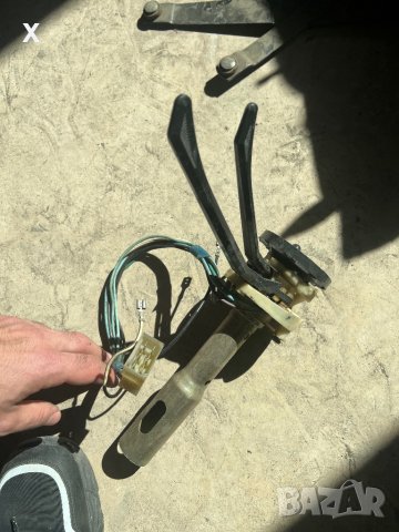 ПРЕВКЛЮЧВАТЕЛ / ЛОСТОВЕ ФАРОВЕ, МИГАЧИ И ЧИСТАЧКИ П135 ВАЗ 2101 НОВ ОРИГИНАЛЕН