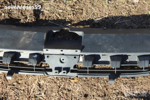 Лайсна предна маска Пежо 307 Peugeot 307, снимка 3 - Части - 48521829