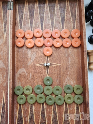 шах - голяма красив (фурнир с инкрустирана "кост")+табла, к-т фигури+пулове и също пирографиран шах , снимка 6 - Шах и табла - 52583035