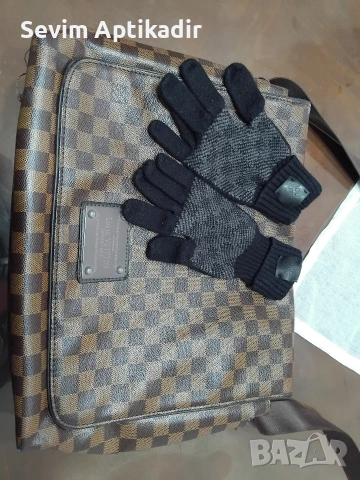 Оргинална чанта със оргинални ръкавици Louis Vuitton 