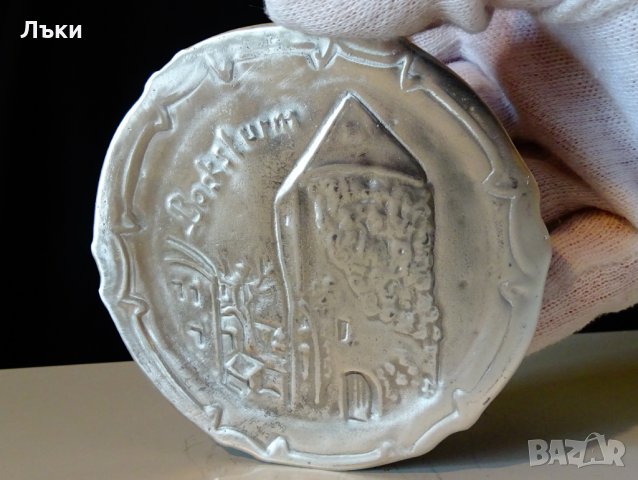 Чиния от калай,релефно изображение на Наблюдателна кула. 