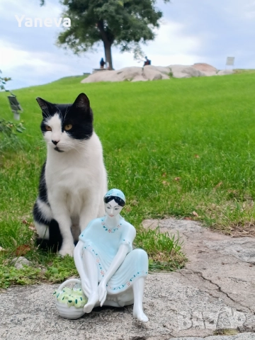 Vintage порцеланова статуетка на дама с кошница в седнала поза, снимка 10 - Статуетки - 51912759