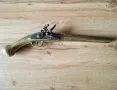 Кремъчен пищов-Балкански,бронзов обков,златни инкрустации!, снимка 2