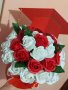 Луксозна кутия с трийсет и една сапунени роза за абитуриенти или абсолвенти , снимка 2