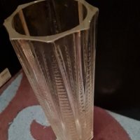 Стъклена бомбониера, 2бр.свещници дървен и бял от др. материал,стъклени вази,керамичен съд и фигура, снимка 7 - Други стоки за дома - 35538473
