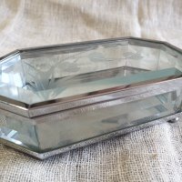 Кутия за бижута от кристално фасетно стъкло, снимка 1 - Антикварни и старинни предмети - 43593862