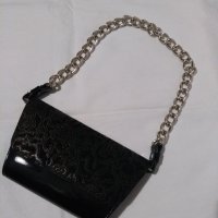 MADE in ITALY - малка черна дамска чантичка лачена естествена кожа, снимка 5 - Чанти - 35413388
