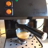 Кафе машина Saeco с ръкохватка с крема диск, прави хубаво кафе с каймак , снимка 2 - Кафемашини - 32639817