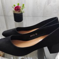 Нови черни дамски обувки с нисък ток от набук, снимка 1 - Дамски обувки на ток - 43593230