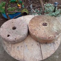 Хромел( каменна мелница), снимка 1 - Антикварни и старинни предмети - 39044059