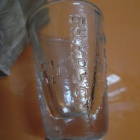 Аптекарска чашка от калиево стъкло, снимка 1 - Антикварни и старинни предмети - 28572326