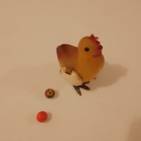 Стара играчка кокошка снася яйца като се натисне от бакелит , снимка 1 - Антикварни и старинни предмети - 43958421