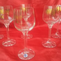 Кристални чаши комплект 6 бр за вино Чехословакия, златна шарка, столче в кутията си, снимка 1 - Чаши - 33301789