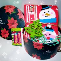 Луксозни подаръчни коледни кутии с чорапи дамски детски мъжки кутия подарък коледа елха памук , снимка 7 - Коледни подаръци - 38276866