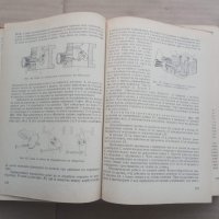 Продавам книга " Учебник за професионални шофьори категория С", снимка 2 - Специализирана литература - 28487501