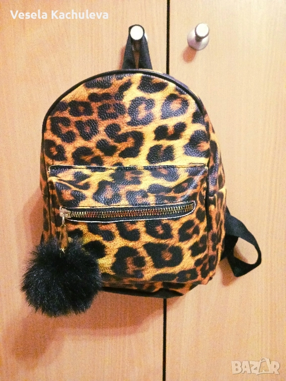 Продавам нова, малка раничка , снимка 1