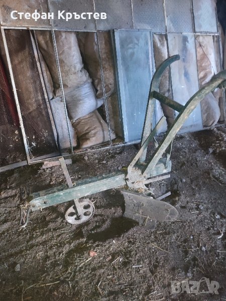 Продавам плуг за животинска тяга. Цена по договаряне. , снимка 1