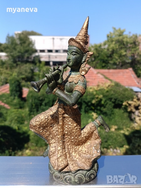 Бронзова статуетка с позлата на азиатска богиня на музиката ,танците , снимка 1