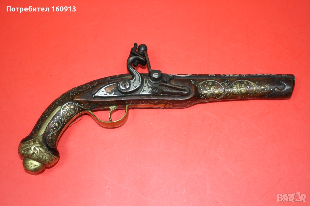 Кремъчен пистолет с орнаменти и сребро по цевта. Работещ., снимка 1