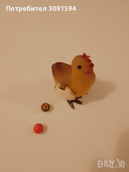 Стара играчка кокошка снася яйца като се натисне от бакелит , снимка 1