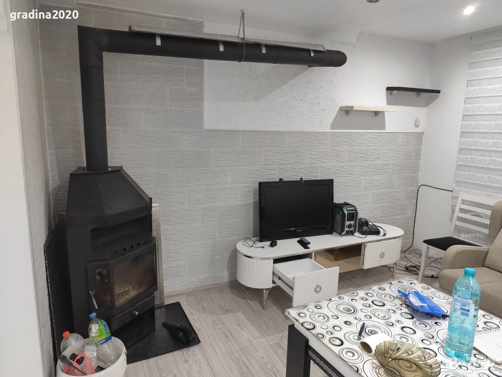 🏠  Давам под наем  3-стаен апартамент – 100 кв.м с голям хол, килер, таванска стая, маза и 2 дворни, снимка 1