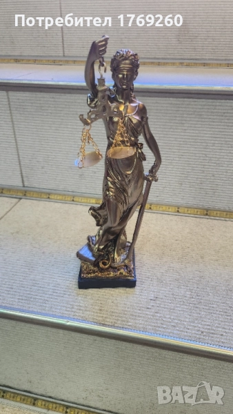 Продавам статуетка Темида!, снимка 1